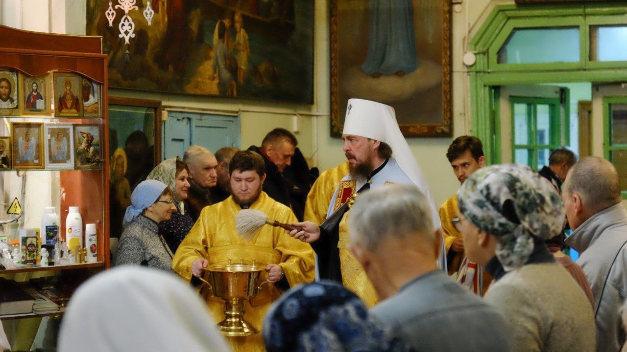 АРХИЕРЕЙСКОЕ БОГОСЛУЖЕНИЕ В СВЯТО-ТРОИЦКОМ ХРАМЕ Г. ЗЛАТОУСТА